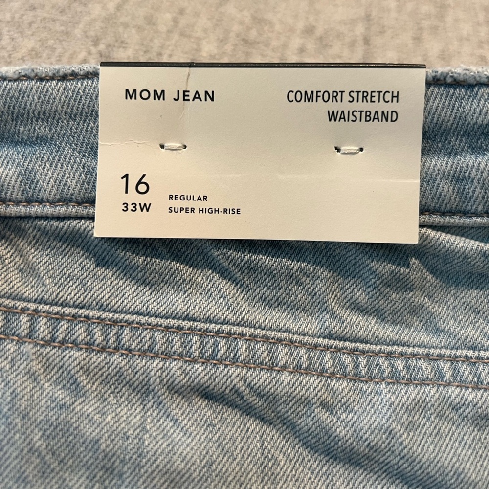 American Eagle Ripped Mom Jean - 16 - Picture 2 of 5